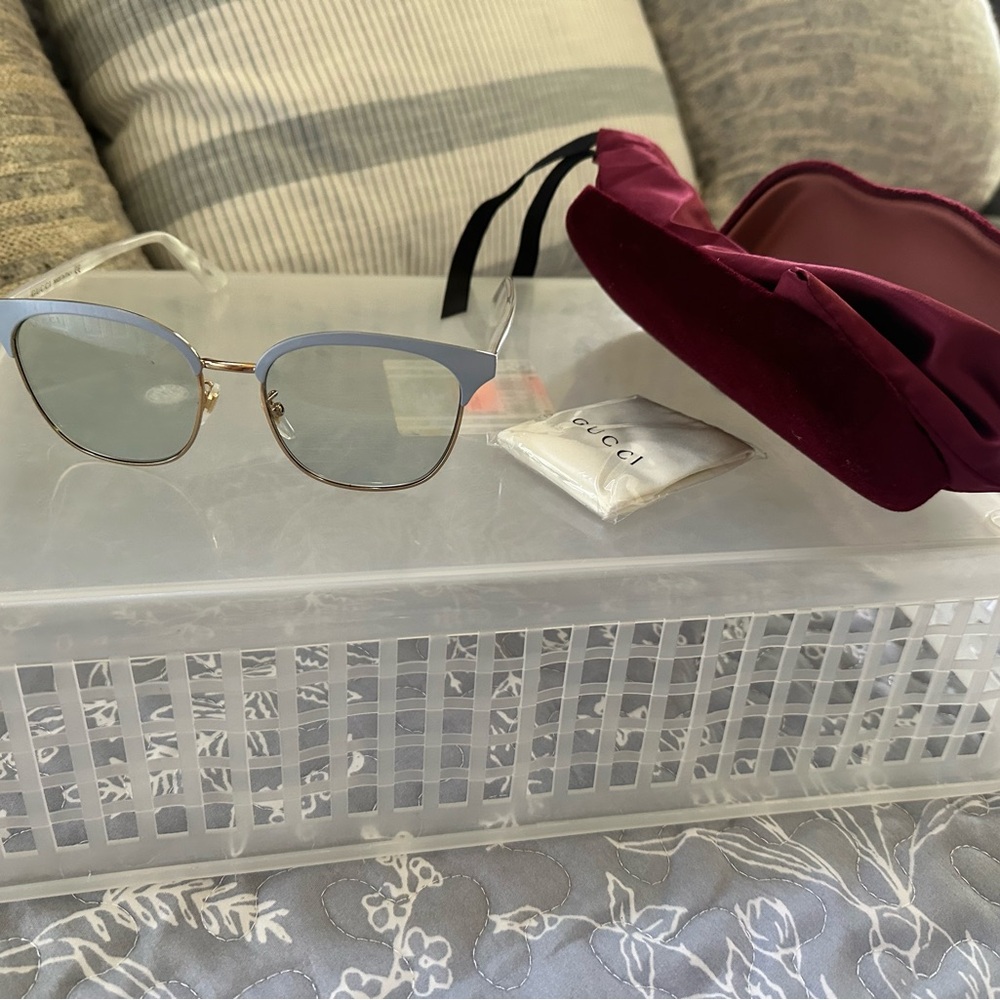 NEW Gucci Women's Sunglasses - Gold and Silver